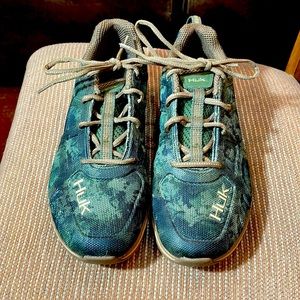 Mens Huk outrigger shoes